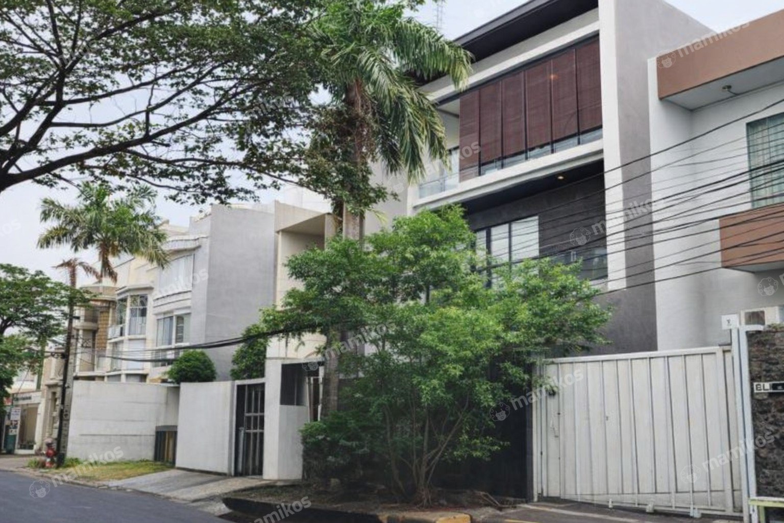 Rumah 5 Kamar Tidur 5 Kamar Mandi 3 Lantai Kalideres Jakarta Barat