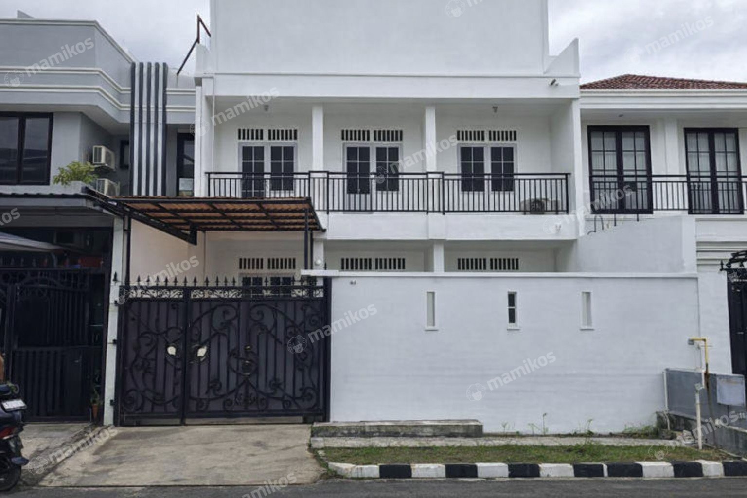 Rumah Sertifikat SHM 4 Kamar Tidur 3 Kamar Mandi Permata Buana Jakarta Barat