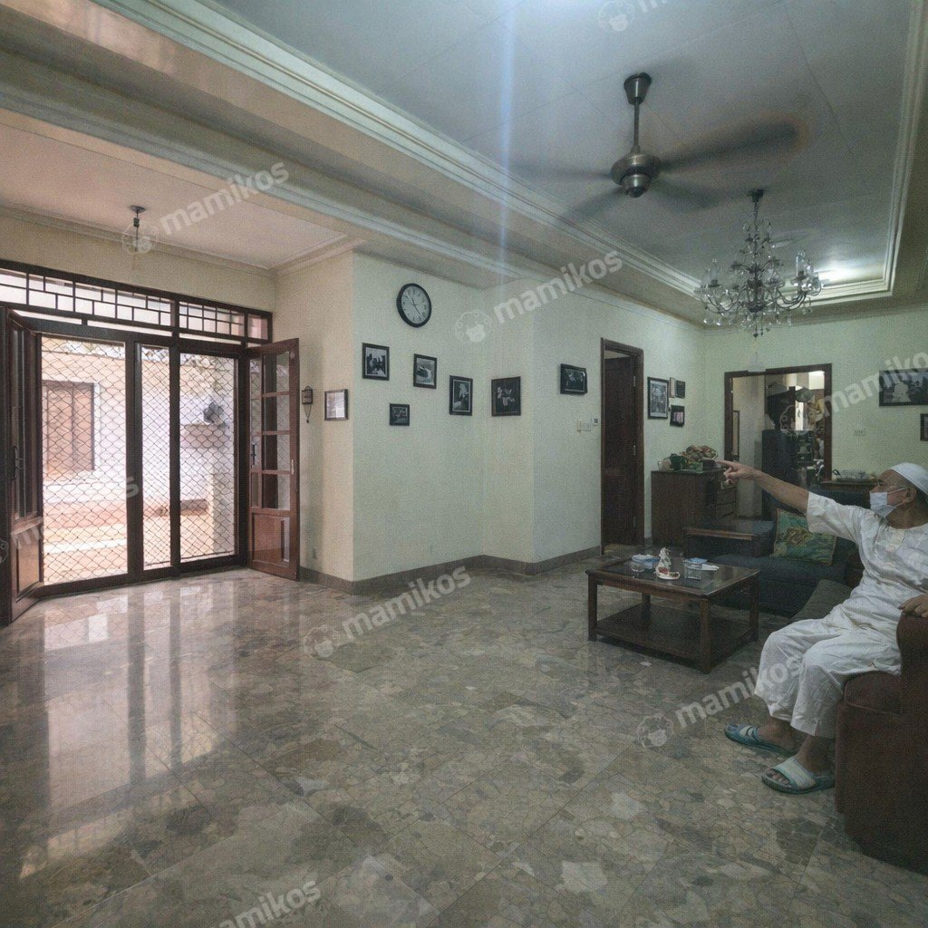 Rumah Sertifikat SHM 7 Kamar Tidur 4 Kamar Mandi Utan Kayu Jakarta Timur - Photo 4