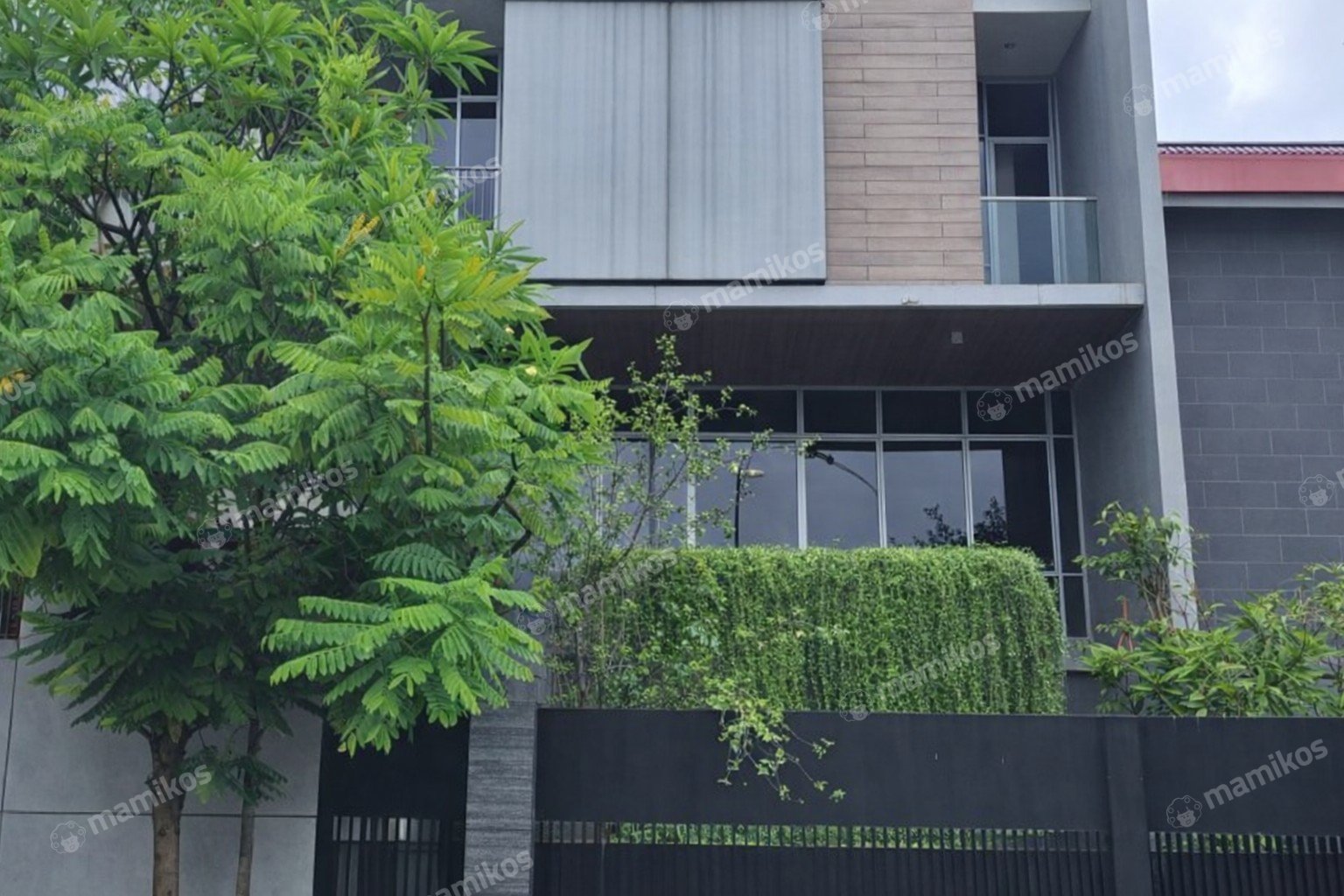 Rumah Sertifikat SHM 3 Kamar Tidur 3 Kamar Mandi Permata Buana Jakarta Barat