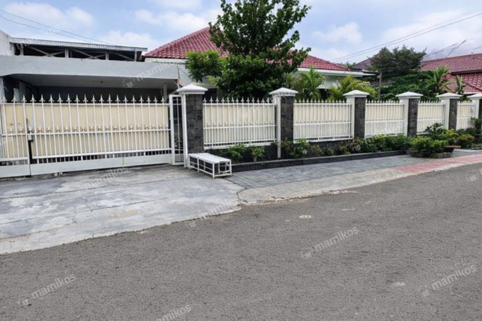 Rumah Sertifikat SHM 6 Kamar Tidur 3 Kamar Mandi Makasar Jakarta Timur