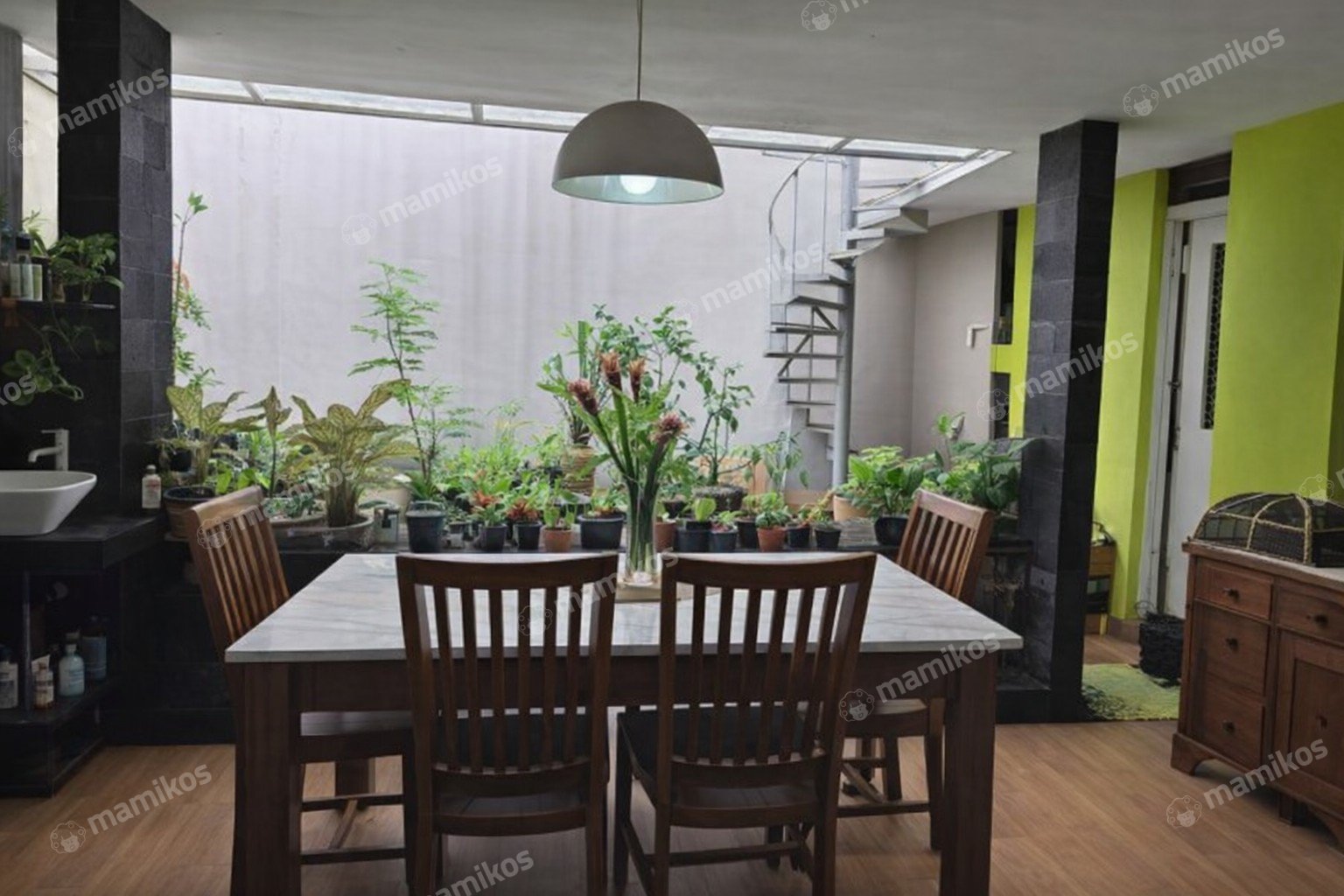 Rumah 4 Kamar Tidur 3 Kamar Mandi 2 Lantai Lebak Bulus Jakarta Selatan