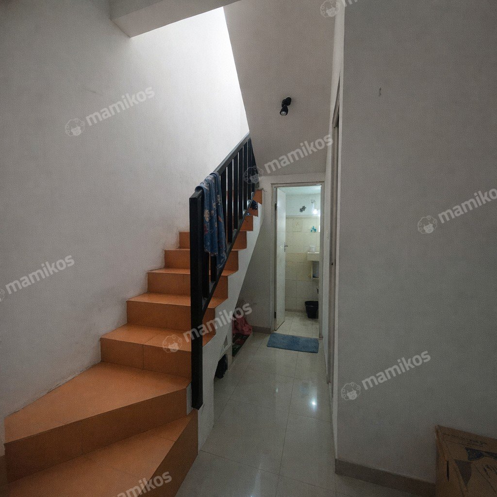Rumah Sertifikat SHM 3 Kamar Tidur 3 Kamar Mandi Kota Wisata Jakarta Timur - Photo 3