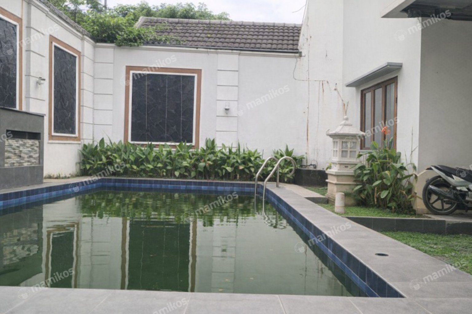 Rumah Sertifikat SHM 5 Kamar Tidur 2 Lantai Kemang Jakarta Selatan