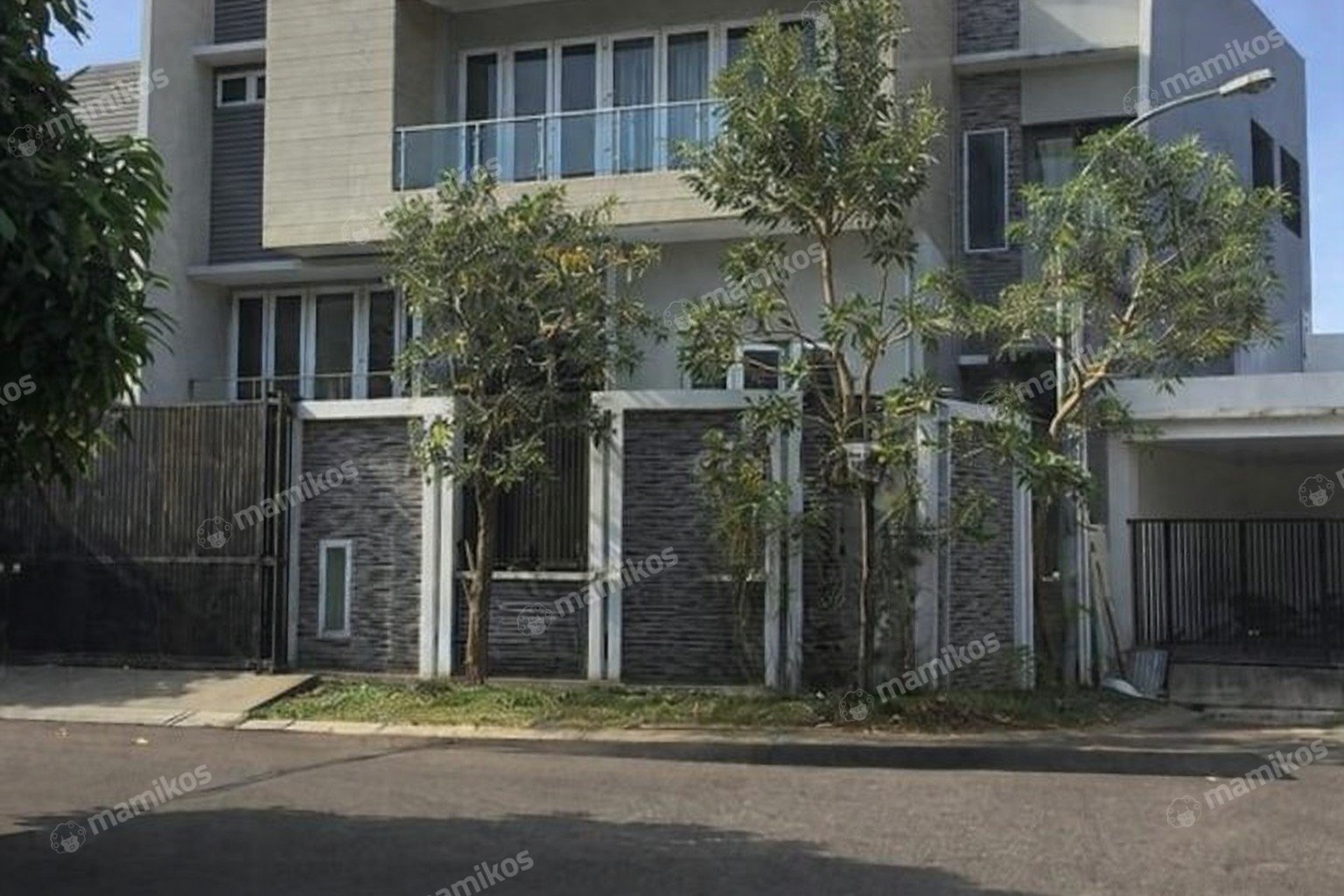 Rumah Sertifikat SHM 5 Kamar Tidur 4 Kamar Mandi Kelapa Gading Jakarta Utara