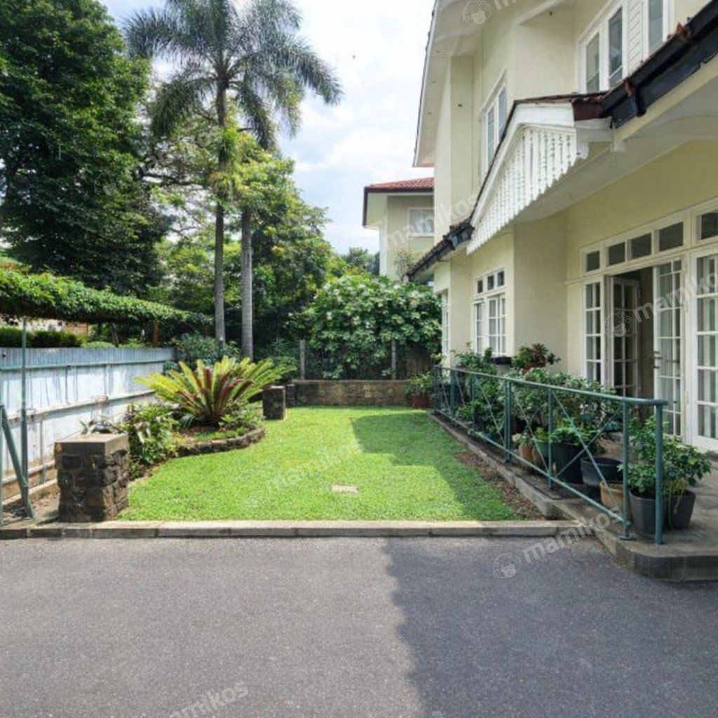 Rumah Sertifikat SHM 5 Kamar Tidur 5 Kamar Mandi Kebayoran Baru Jakarta Selatan - Photo 2