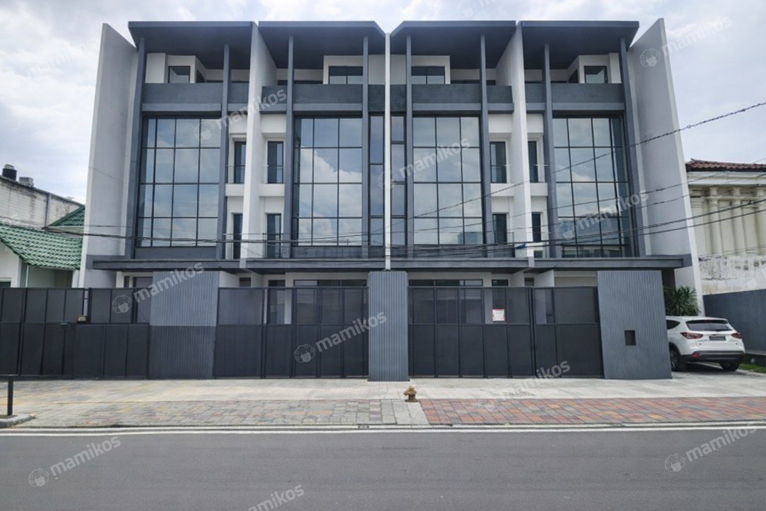Rumah Sertifikat SHM 4 Kamar Mandi 4 Lantai Slipi Jakarta Barat