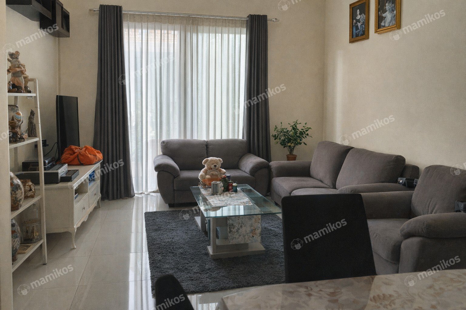 Rumah Sertifikat SHM 4 Kamar Tidur 4 Kamar Mandi Taman Palem Jakarta Barat