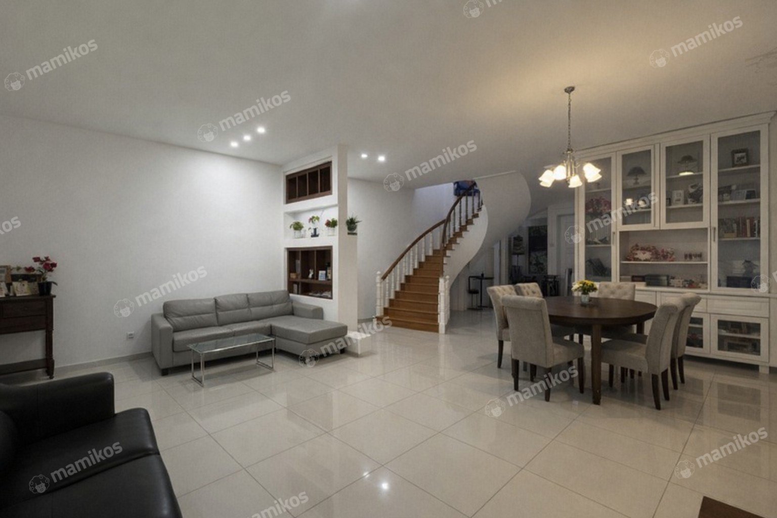 Rumah 4KT 4KM Intercon Jakarta Barat