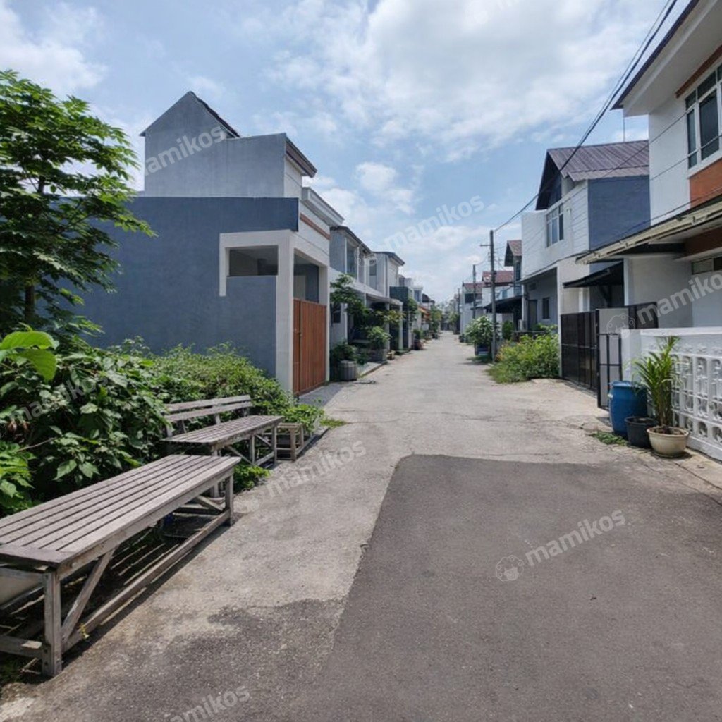 Rumah Sertifikat SHM 3 Kamar Tidur 3 Kamar Mandi Cijantung Jakarta Timur - Photo 2