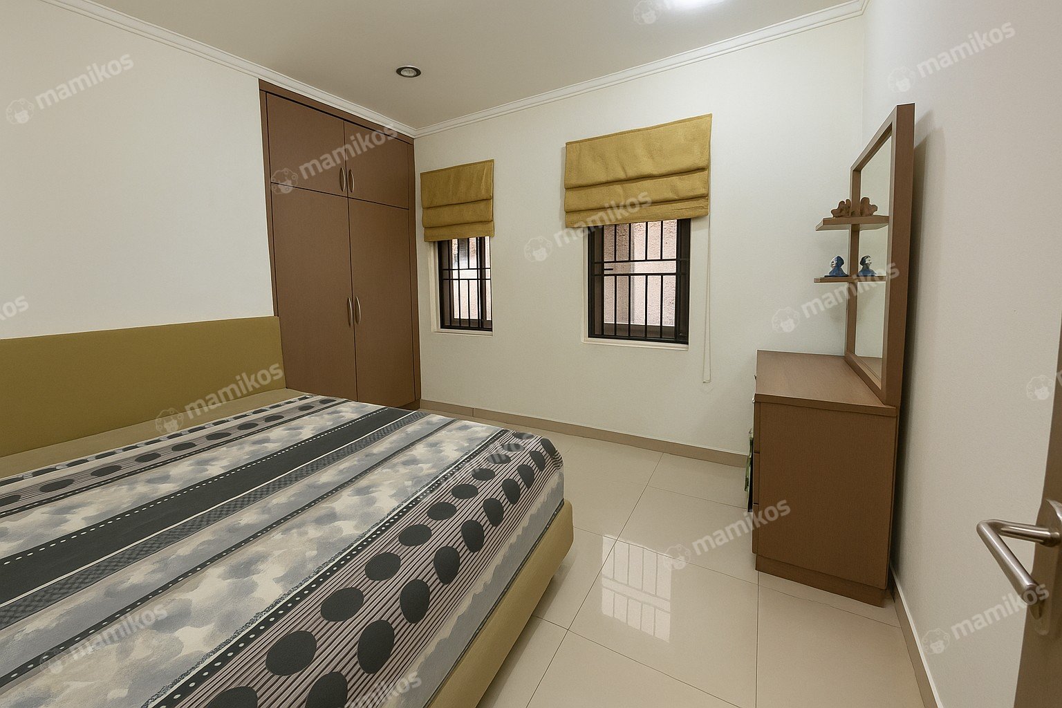 Rumah Sertifikat SHM 5 Kamar Tidur 4 Kamar Mandi Daan Mogot Jakarta Barat - Photo 2