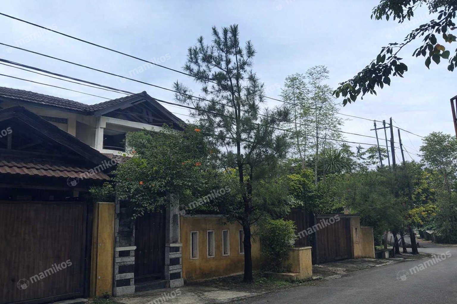 Rumah Sertifikat SHM 4 Kamar Tidur 3 Kamar Mandi Pesanggrahan Jakarta Selatan