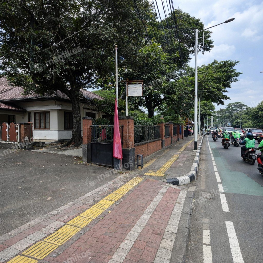 Rumah Sertifikat SHM 7 Kamar Tidur 4 Kamar Mandi Tebet Jakarta Selatan - Photo 2