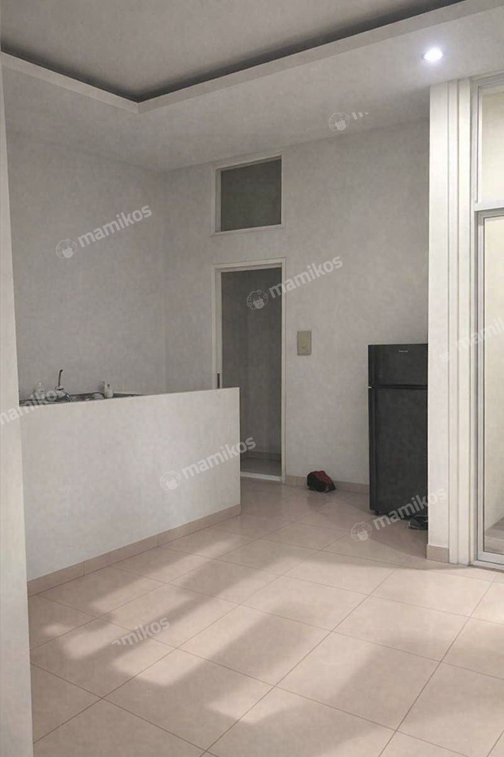 Rumah 5 Kamar Tidur 4 Kamar Mandi 3 Lantai Taman Surya Jakarta Barat - Photo 3