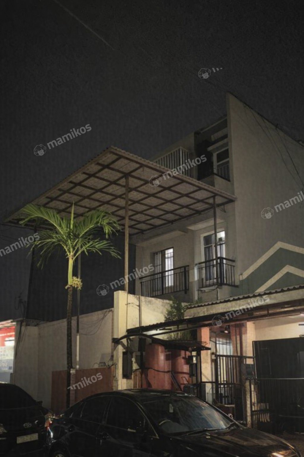 Rumah 5 Kamar Tidur 4 Kamar Mandi 3 Lantai Taman Surya Jakarta Barat - Photo 4
