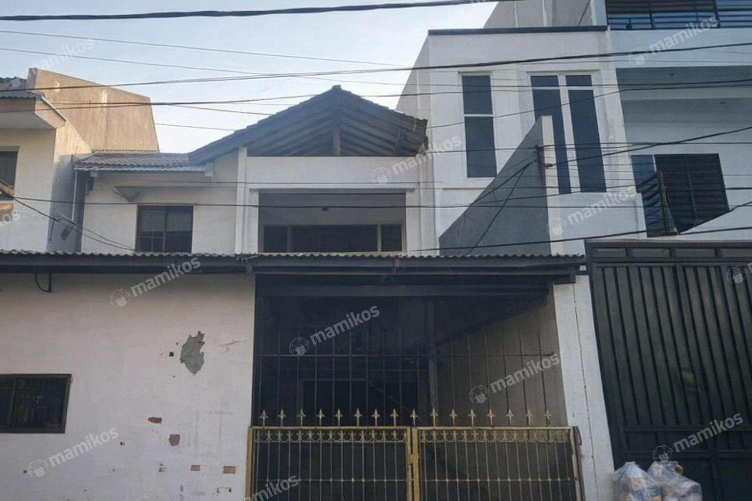 Rumah Sertifikat SHM 3 Kamar Tidur 2 Kamar Mandi Taman Ratu Jakarta Barat