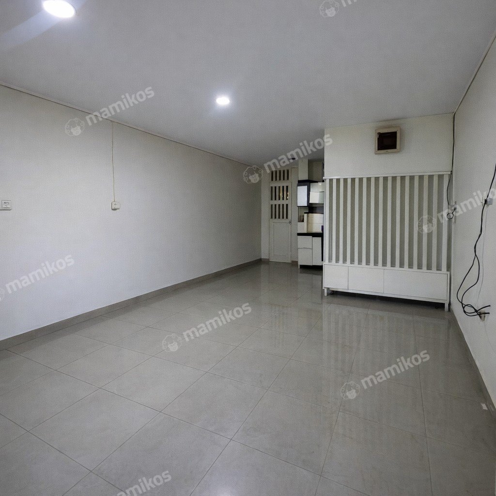 Rumah Sertifikat SHM 3 Kamar Tidur 3 Kamar Mandi Taman Ratu Jakarta Barat - Photo 5