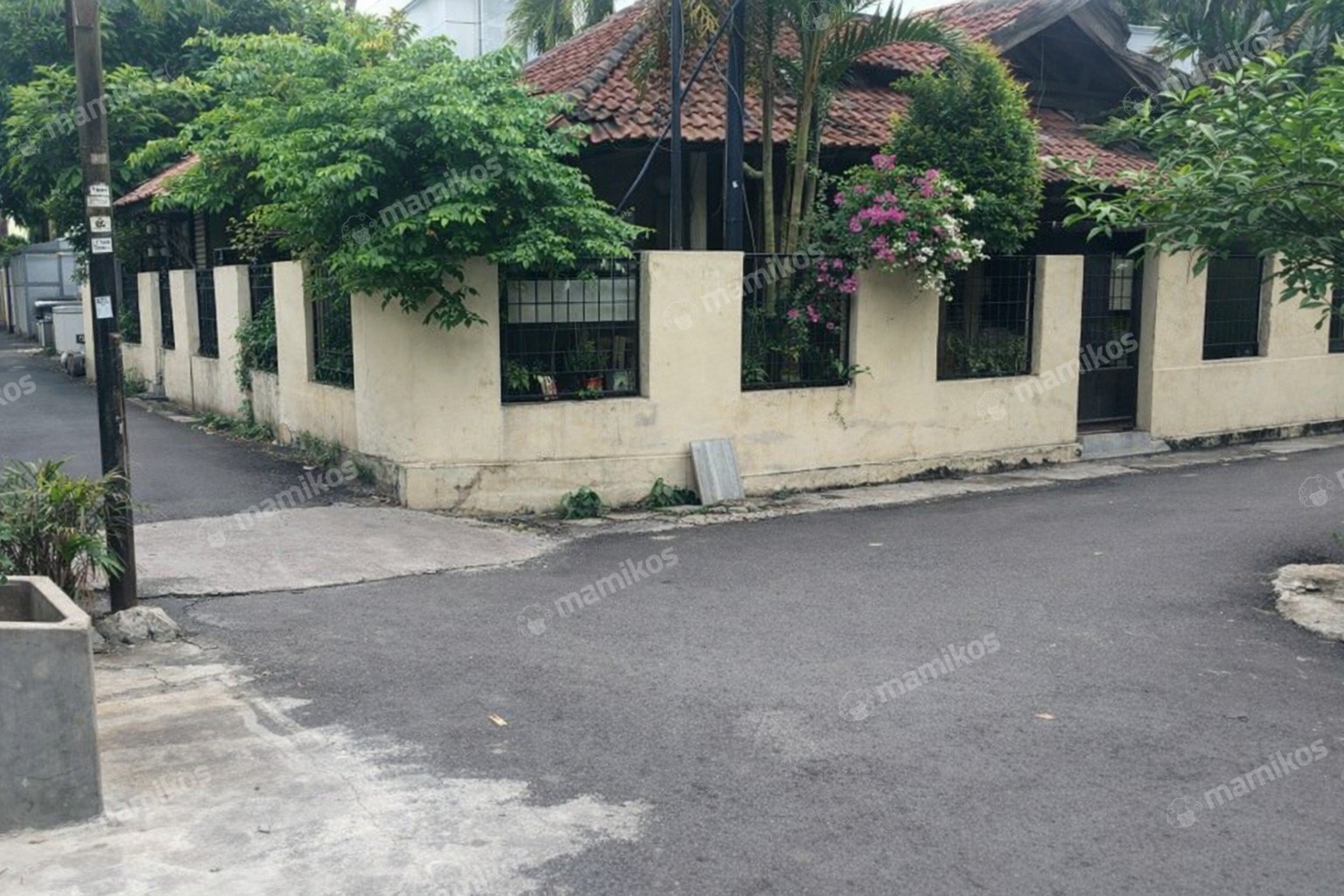 Rumah Sertifikat SHM 3 Kamar Tidur 2 Kamar Mandi Joglo Jakarta Barat