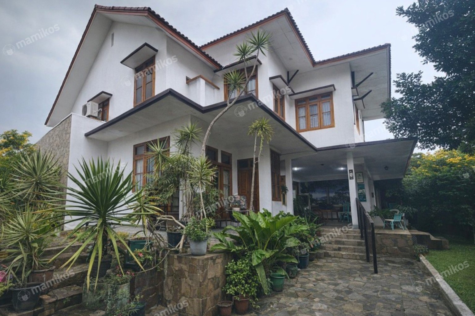 Rumah Sertifikat SHM 6 Kamar Tidur 3 Kamar Mandi Kramat Jati Jakarta Timur