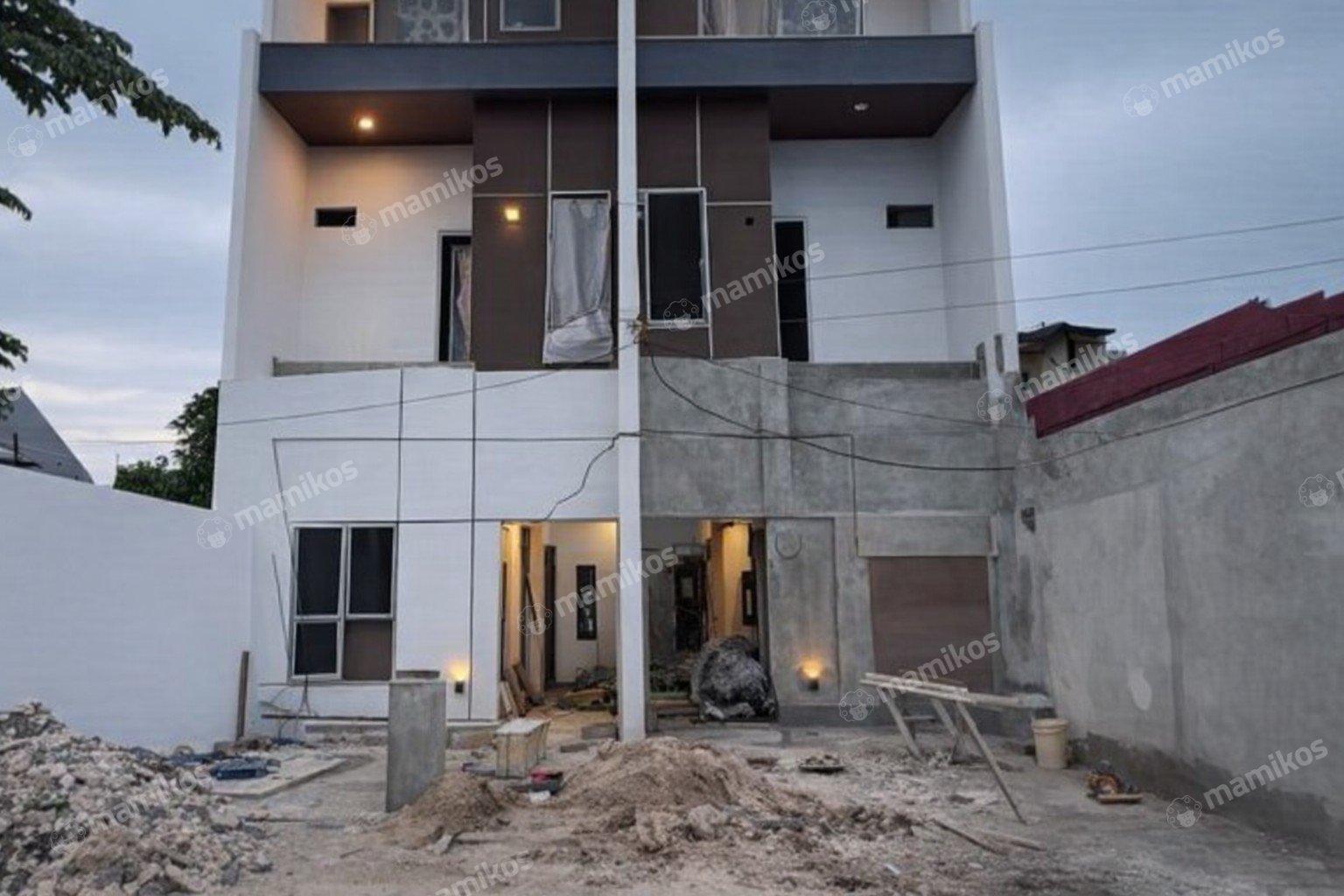 Rumah Sertifikat SHM 3 Kamar Tidur 3 Kamar Mandi Kav DKI Jakarta Barat