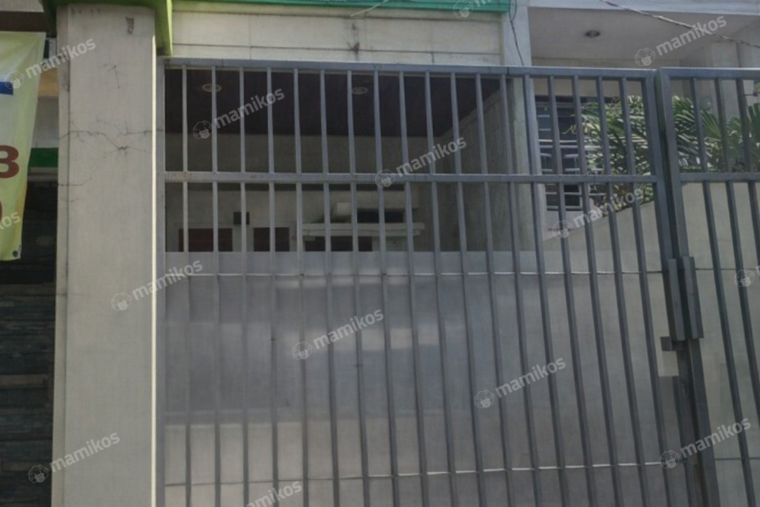 Rumah Sertifikat SHM 3 Kamar Tidur 2 Kamar Mandi Taman Surya Jakarta Barat