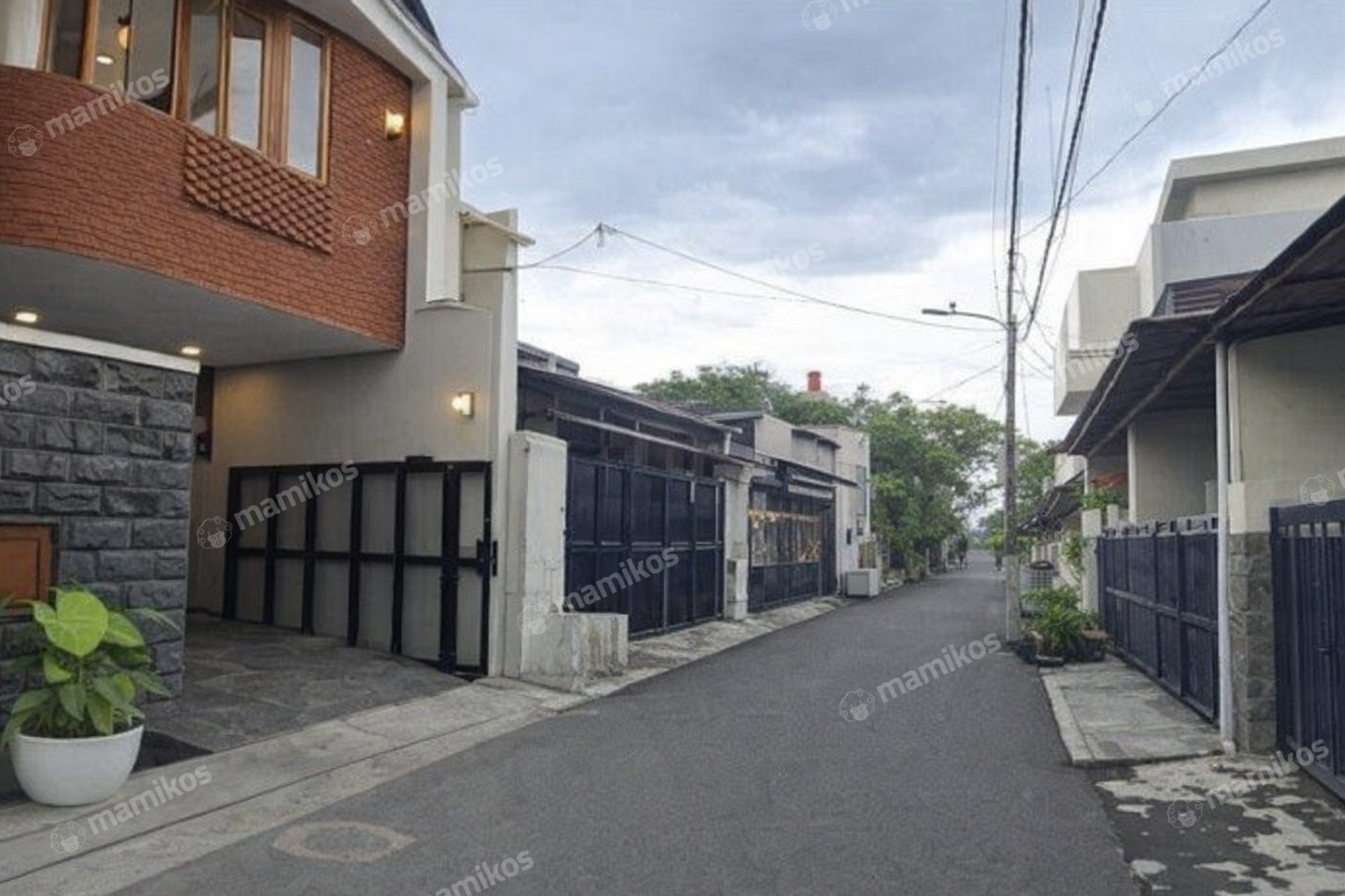 Rumah Sertifikat SHM 5 Kamar Tidur 5 Kamar Mandi Rawamangun Jakarta Timur