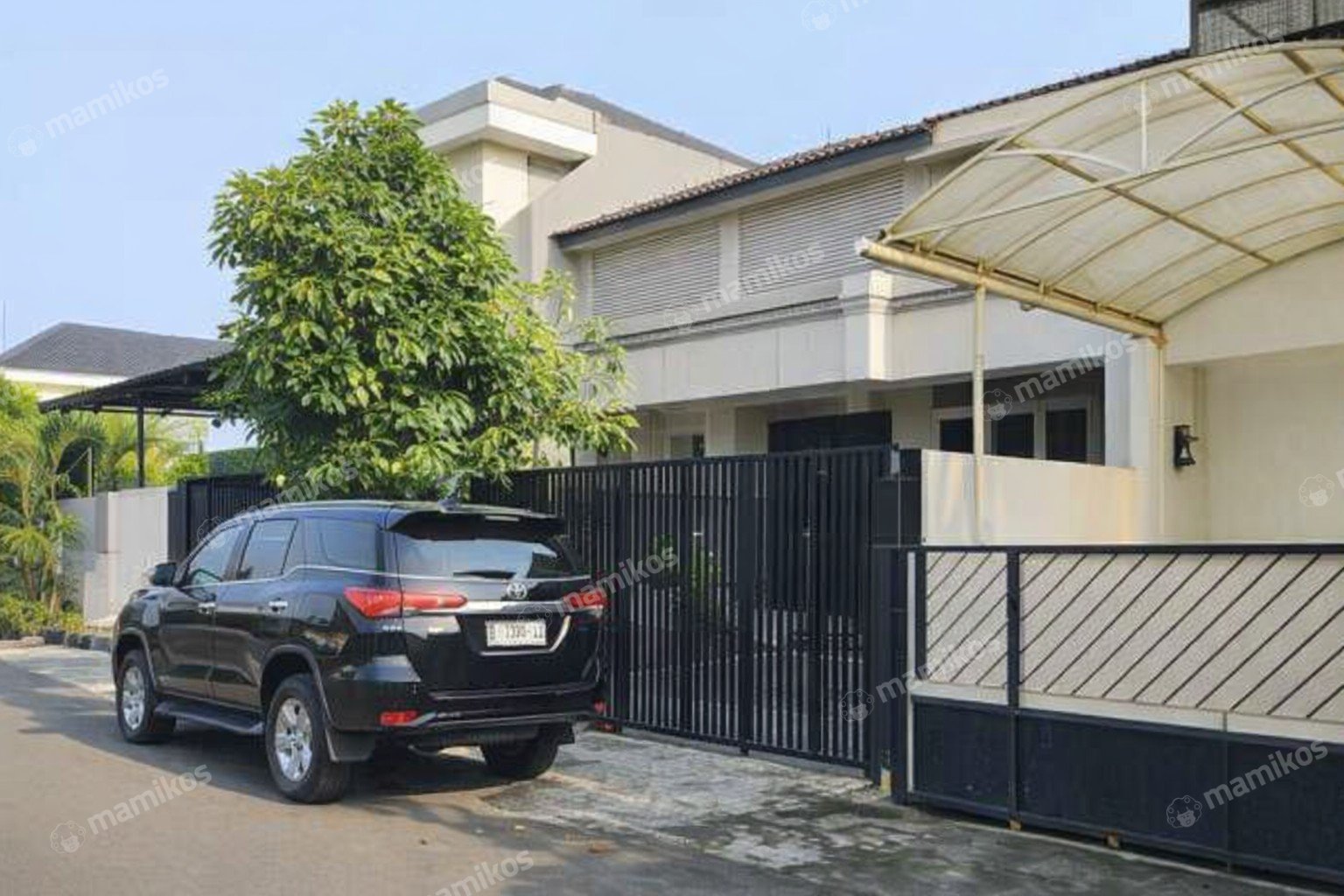 Rumah Sertifikat SHM 3 Kamar Tidur 2 Kamar Mandi Intercon Jakarta Barat