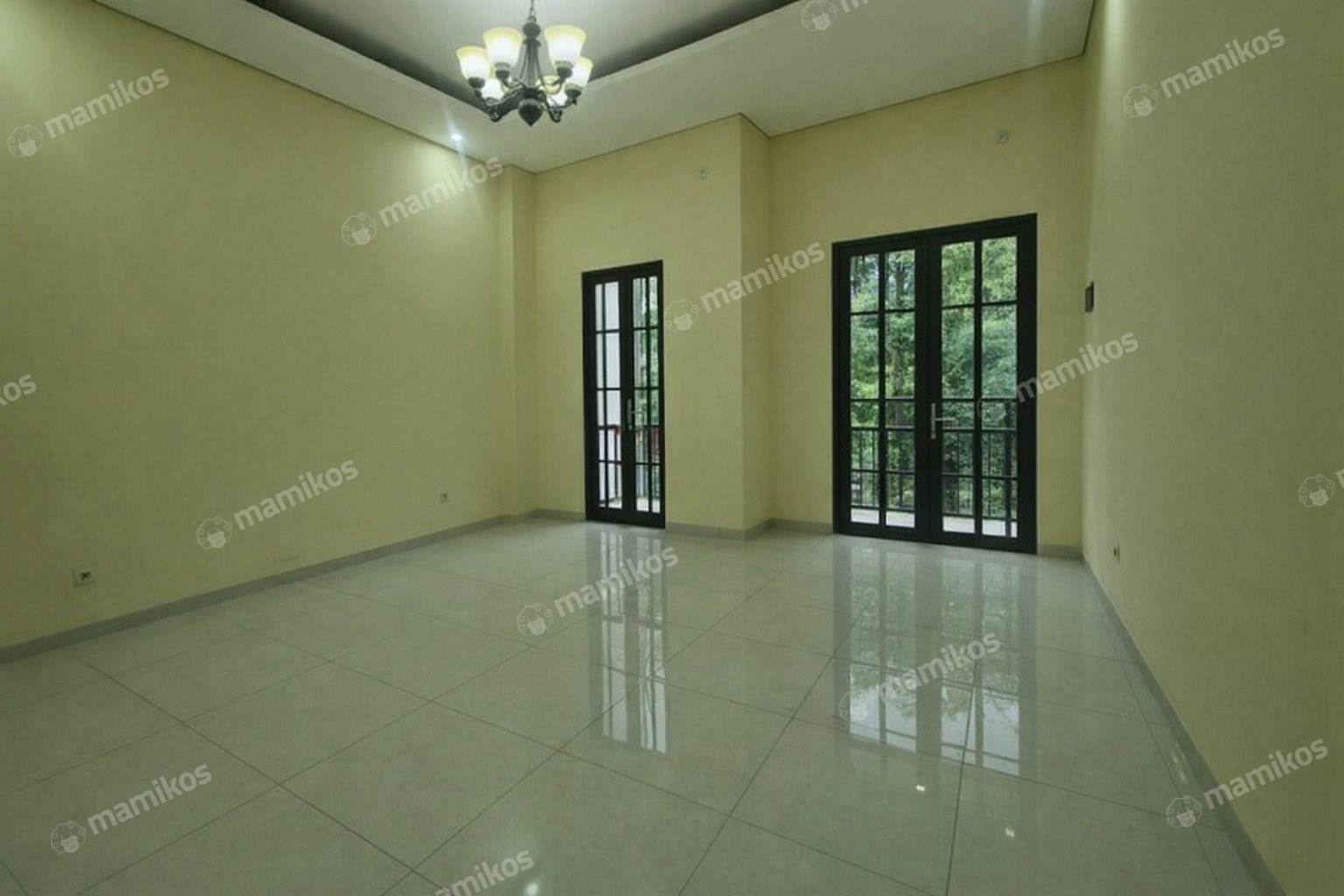Rumah Sertifikat SHM 3 Kamar Tidur 3 Kamar Mandi Taman Anggrek Jakarta Barat
