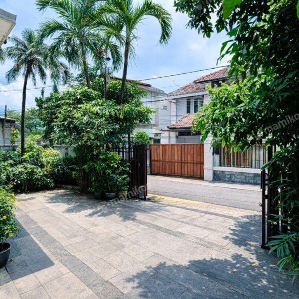 Rumah Sertifikat SHM 8 Kamar Tidur 5 Kamar Mandi Kebayoran Baru Jakarta Selatan - Photo 2