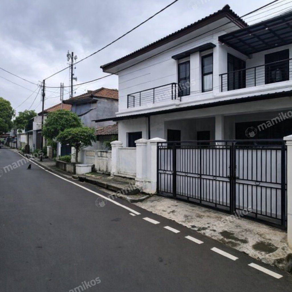 Rumah Sertifikat SHM 5 Kamar Tidur 3 Kamar Mandi Rawamangun Jakarta Timur - Photo 2