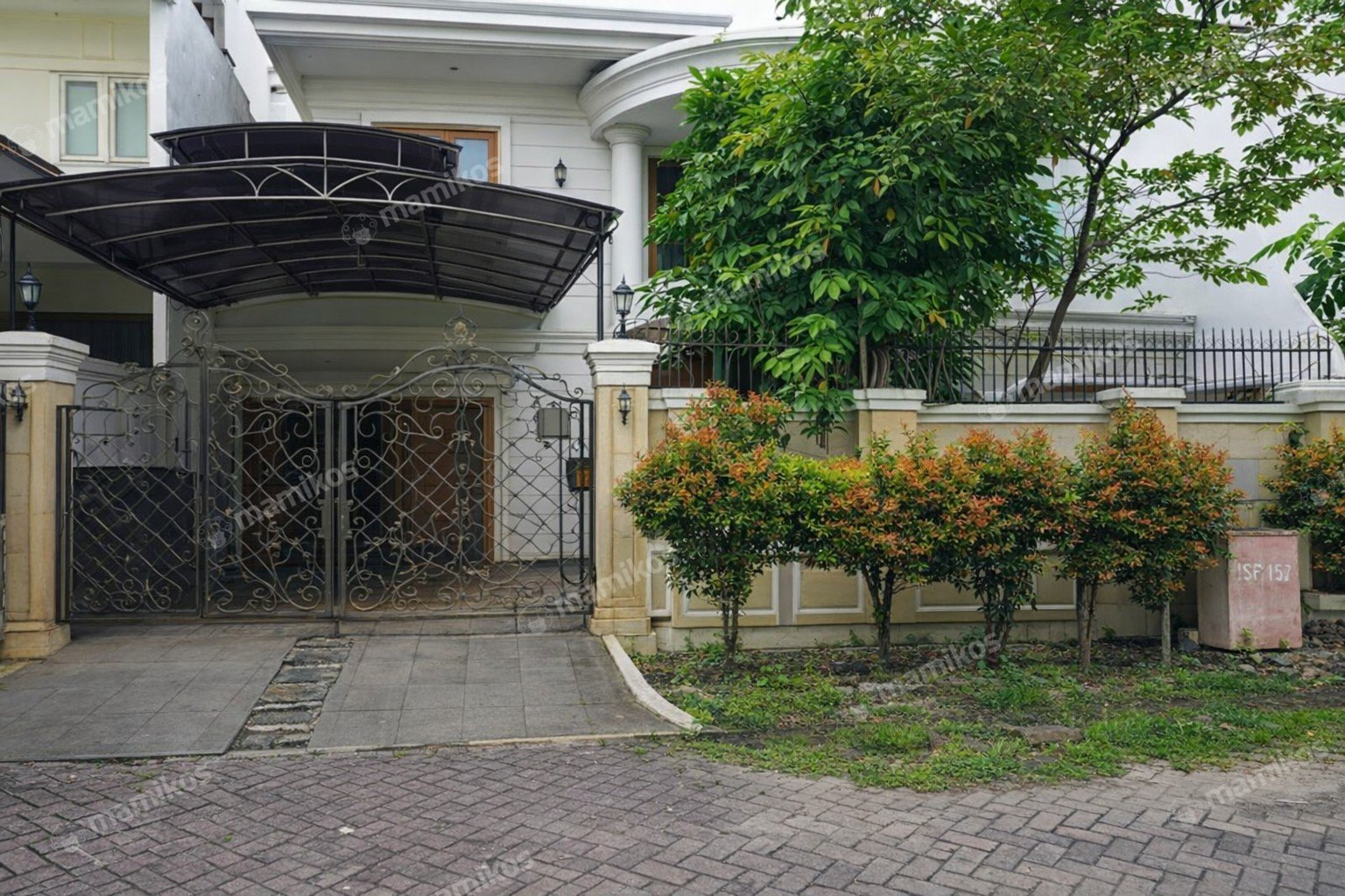 Rumah Sertifikat SHM 5 Kamar Tidur 5 Kamar Mandi Intercon Jakarta Barat