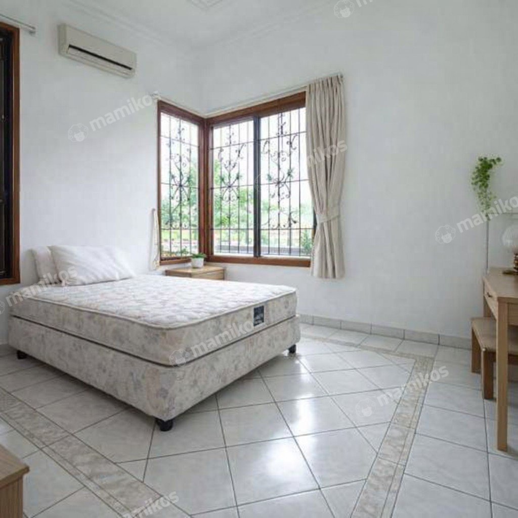 Rumah Sertifikat SHM 5 Kamar Tidur 5 Kamar Mandi Intercon Jakarta Barat - Photo 4