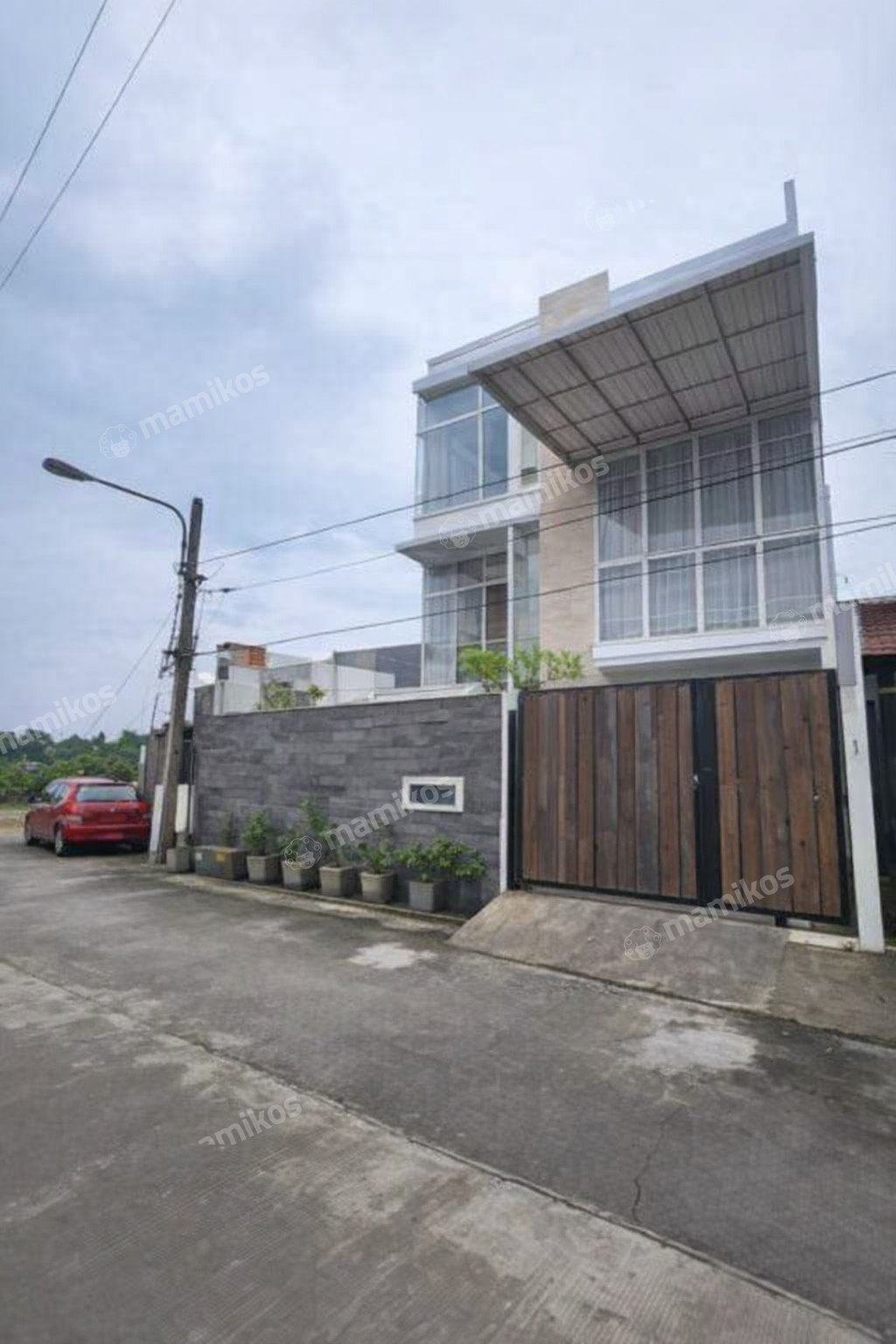 Rumah Sertifikat SHM 5 Kamar Tidur 4 Kamar Mandi Taman Kencana Jakarta Barat - Photo 2
