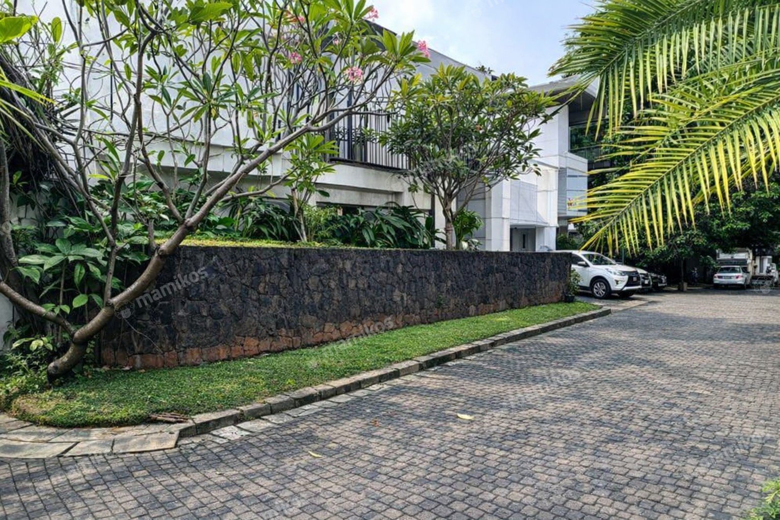Rumah Sertifikat SHM 6 Kamar Tidur 4 Kamar Mandi Kemang Jakarta Selatan