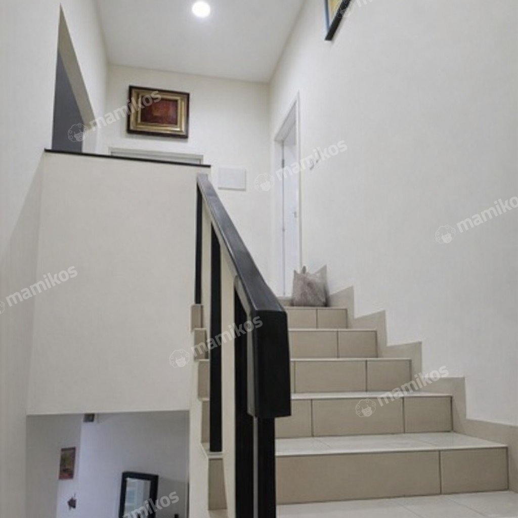 Rumah Sertifikat SHM 5 Kamar Tidur 4 Kamar Mandi Green Lake City Jakarta Barat - Photo 2