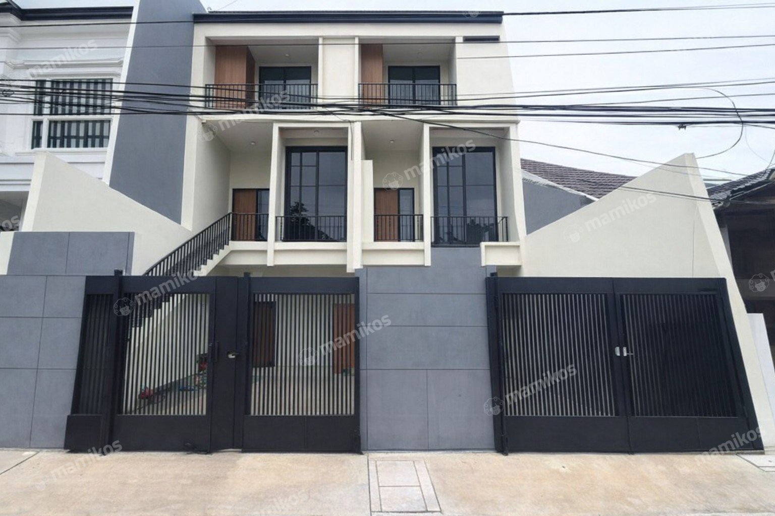 Rumah Sertifikat SHM 4 Kamar Tidur 3 Kamar Mandi Tomang Jakarta Barat