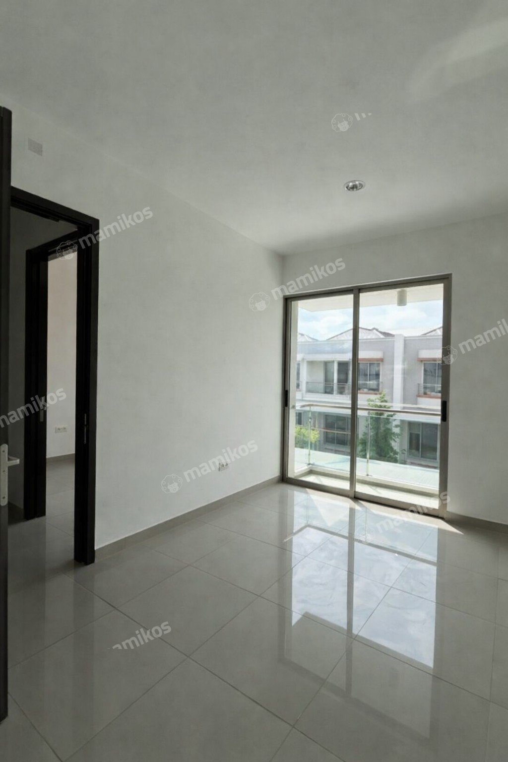 Rumah Sertifikat SHM 2 Kamar Tidur 3 Kamar Mandi Pantai Indah Kapuk Jakarta Utara - Photo 2
