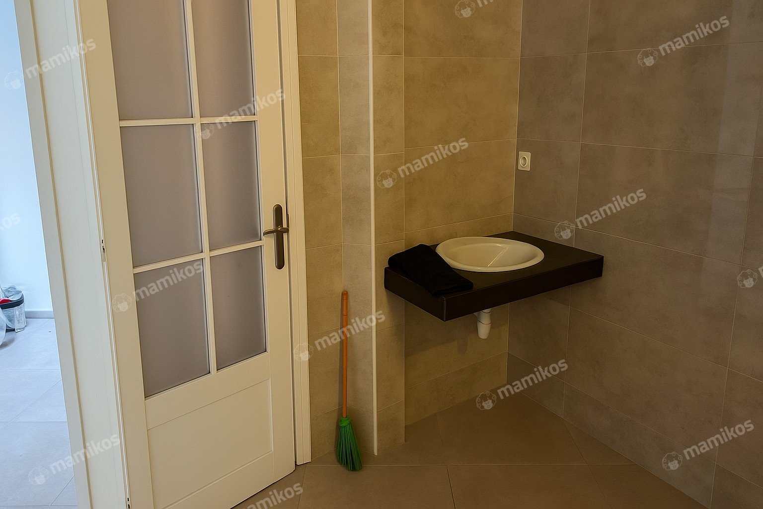 Rumah Sertifikat SHM 2 Kamar Tidur 3 Kamar Mandi Taman Ratu Jakarta Barat - Photo 2