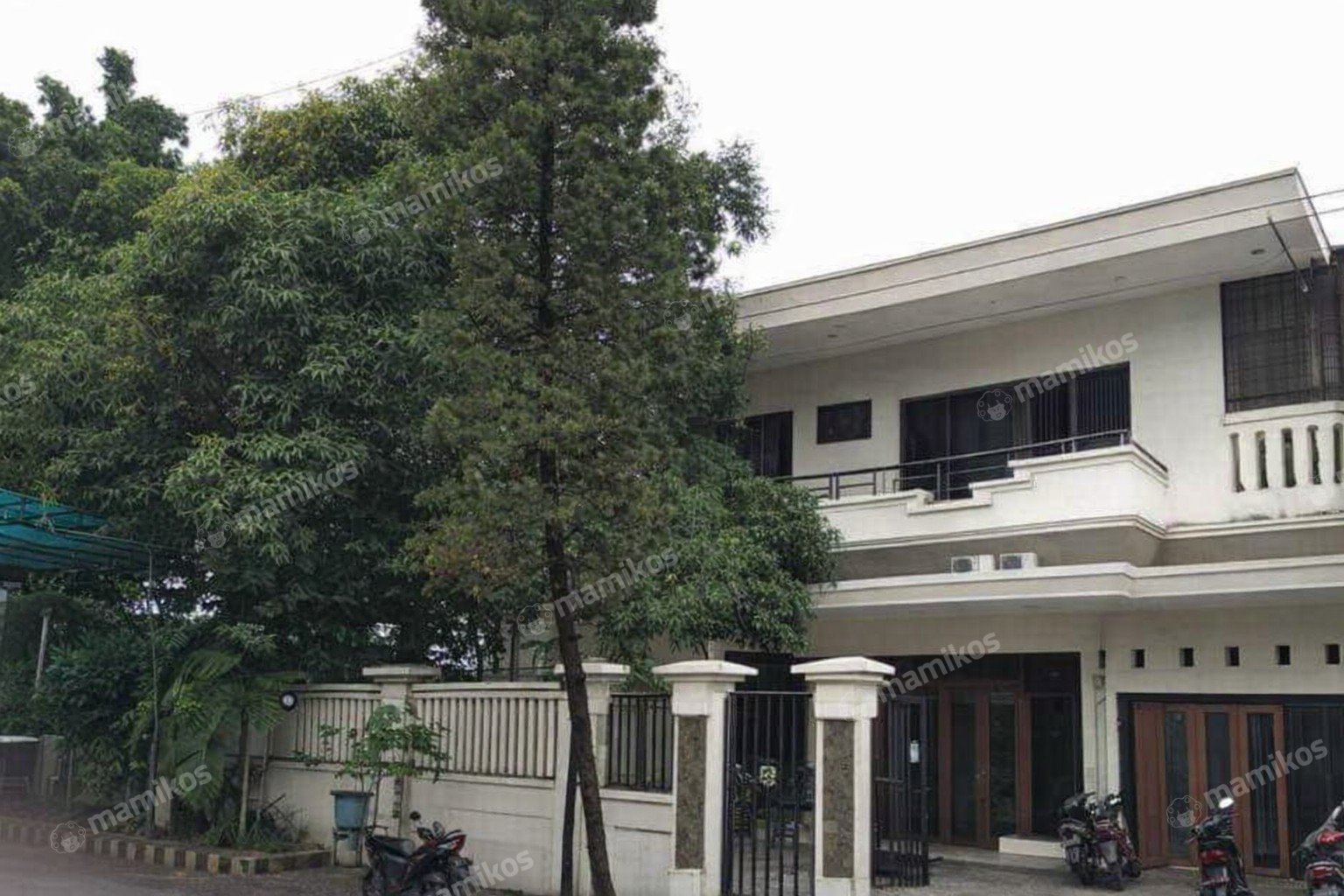 Rumah Sertifikat SHM 10 Kamar Tidur 7 Kamar Mandi Sunter Jakarta Utara