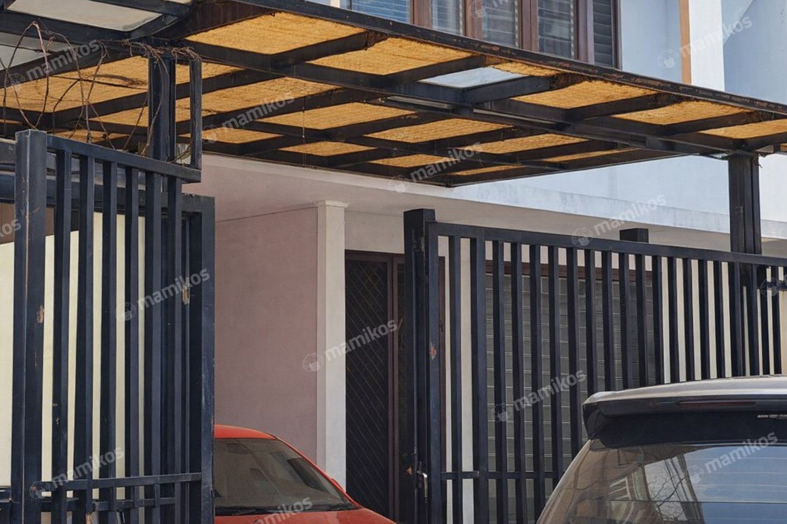 Rumah Sertifikat SHM 4 Kamar Tidur 3 Kamar Mandi Taman Ratu Jakarta Barat