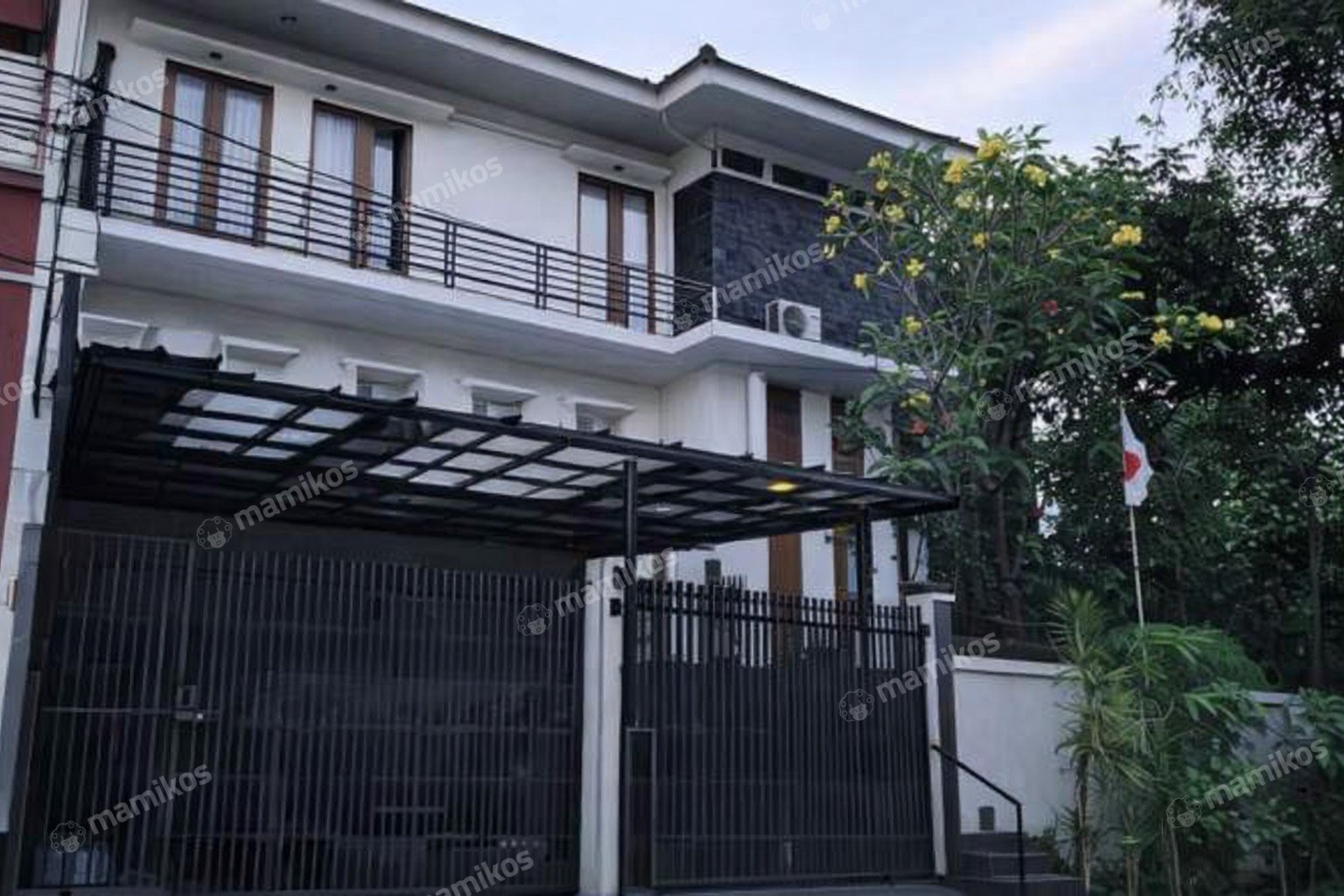Rumah Sertifikat SHM 6 Kamar Tidur 6 Kamar Mandi Green Ville Jakarta Barat