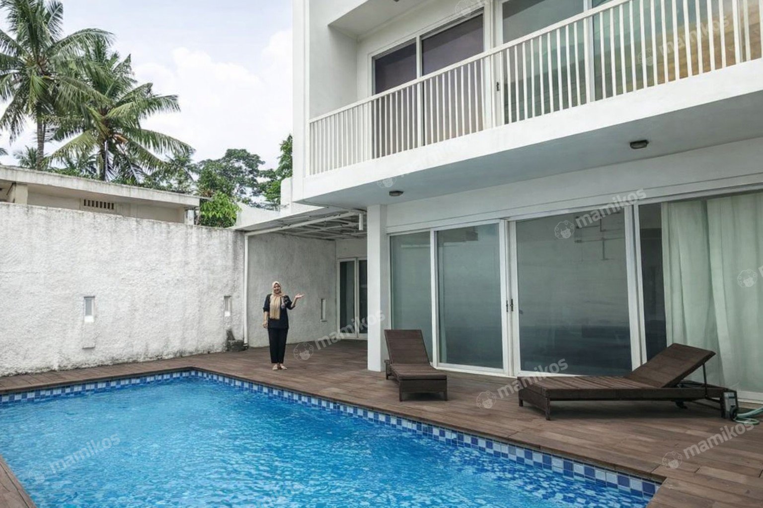 Rumah Sertifikat SHM 6 Kamar Tidur 6 Kamar Mandi Kemang Jakarta Selatan