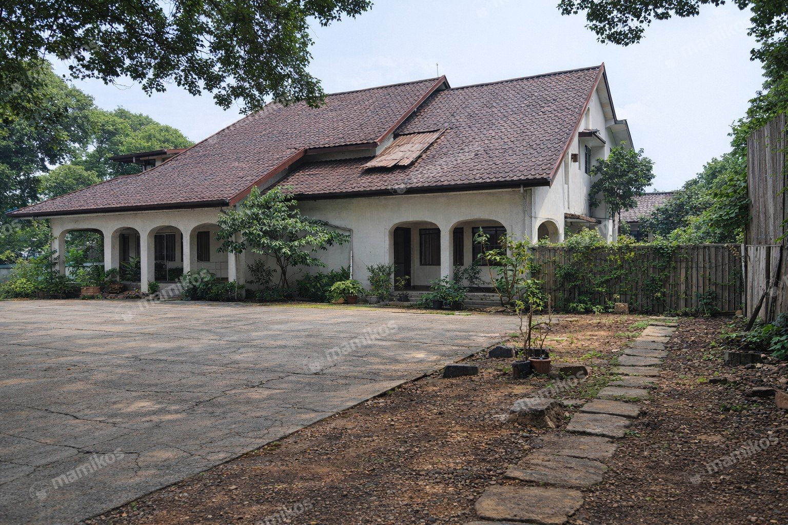 Rumah Sertifikat SHM 7 Kamar Tidur 4 Kamar Mandi Lebak Bulus Jakarta Selatan - Photo 2