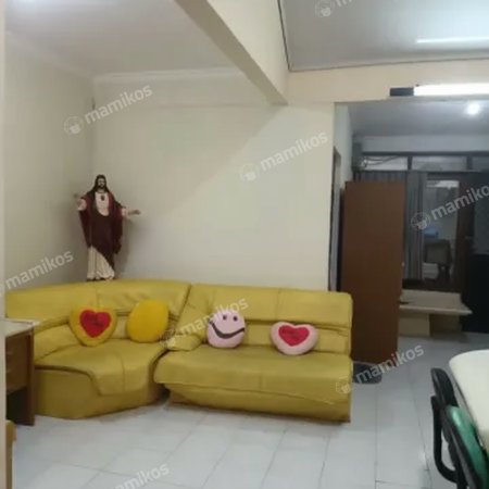 Rumah Sertifikat SHM 3 Kamar Tidur 2 Kamar Mandi Citraland Surabaya - Photo 3