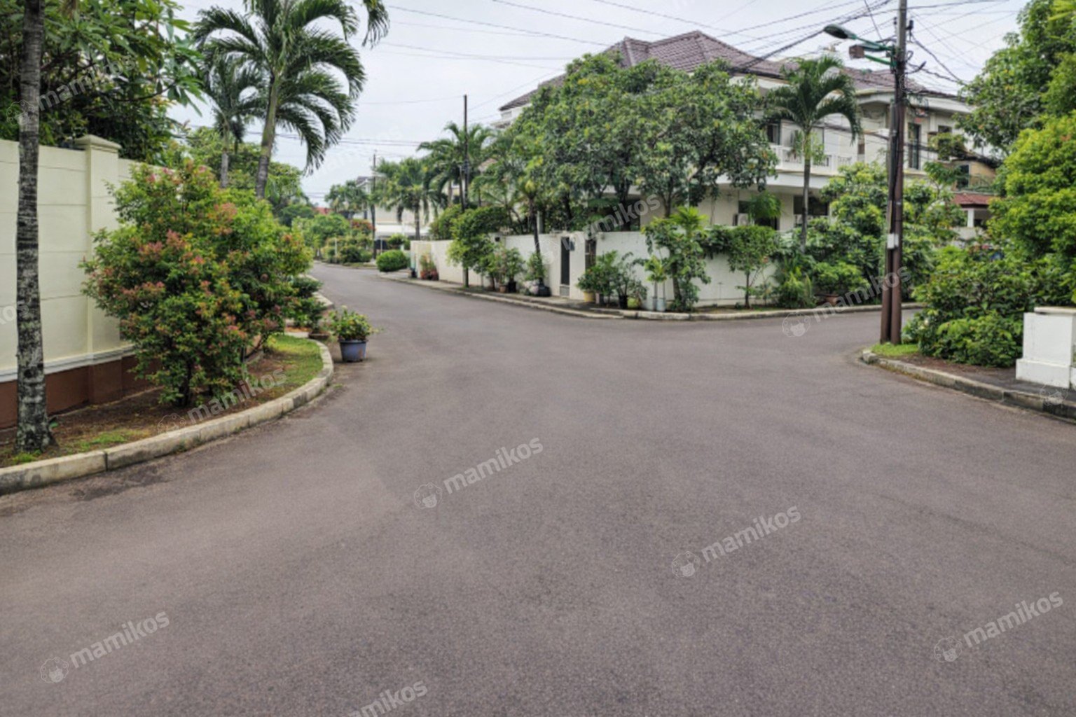 Rumah Sertifikat SHM 5 Kamar Tidur 5 Kamar Mandi Pulomas Jakarta Timur - Photo 4