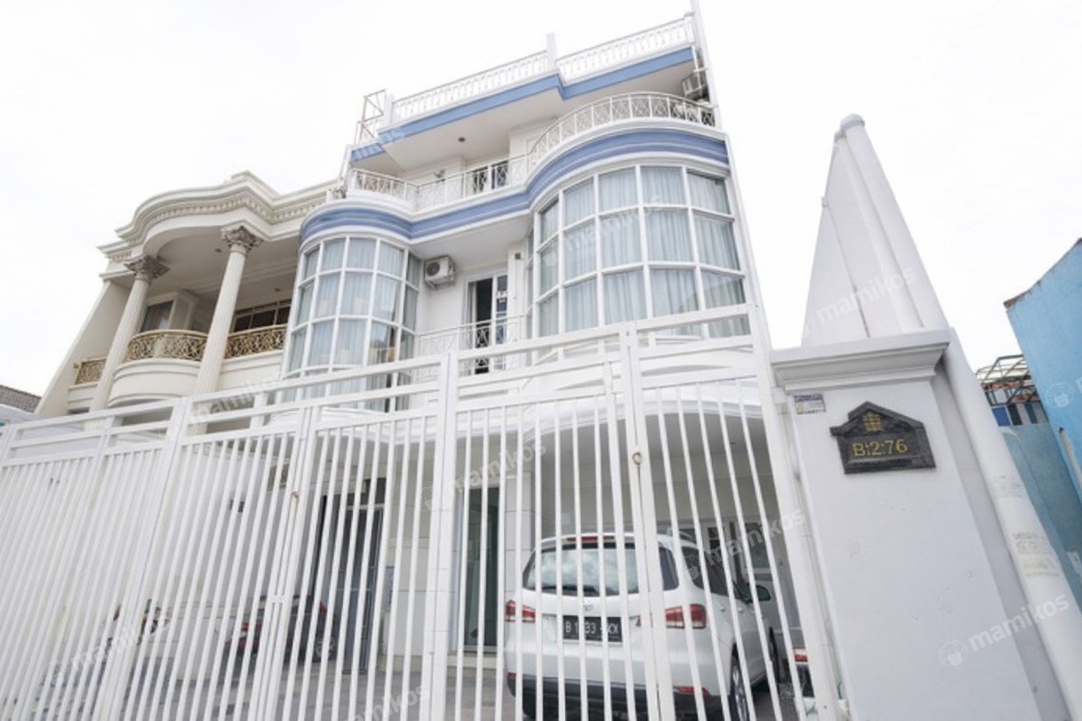 Rumah 9 Kamar Tidur 4 Kamar Mandi 4 Lantai Citra Garden Jakarta Barat