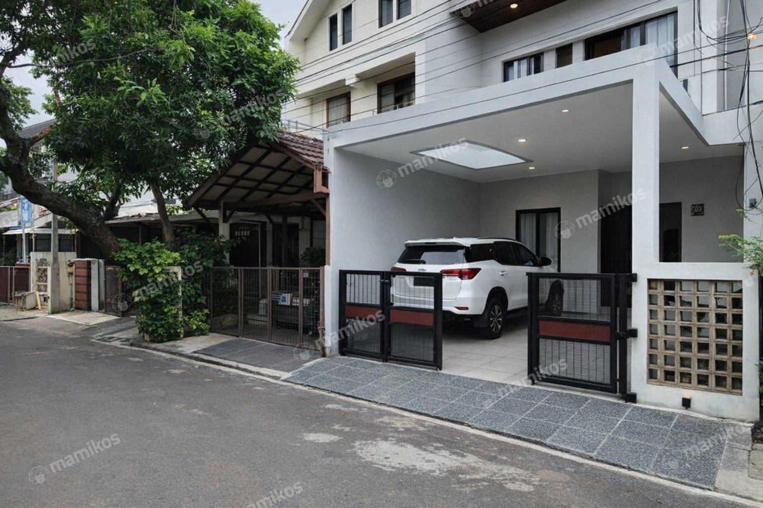 Rumah Sertifikat SHM 4 Kamar Tidur 3 Kamar Mandi Pondok Indah Jakarta Selatan