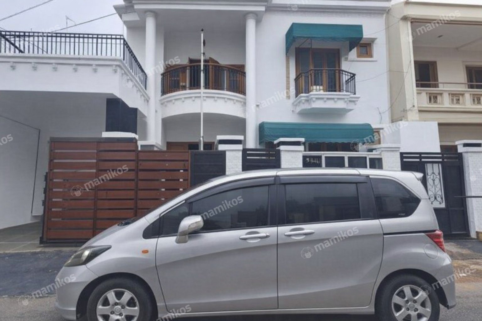 Rumah Sertifikat SHM 5 Kamar Tidur 6 Kamar Mandi Pondok Bambu Jakarta Timur