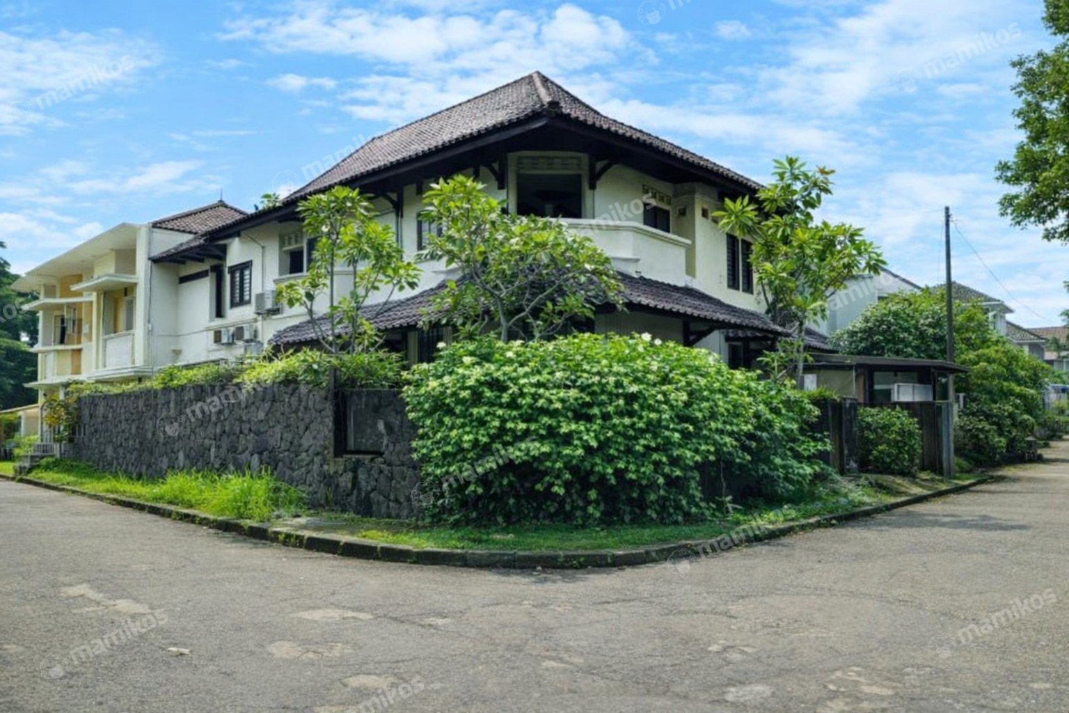 Rumah Sertifikat SHM 6 Kamar Tidur 5 Kamar Mandi Lebak Bulus Jakarta Selatan