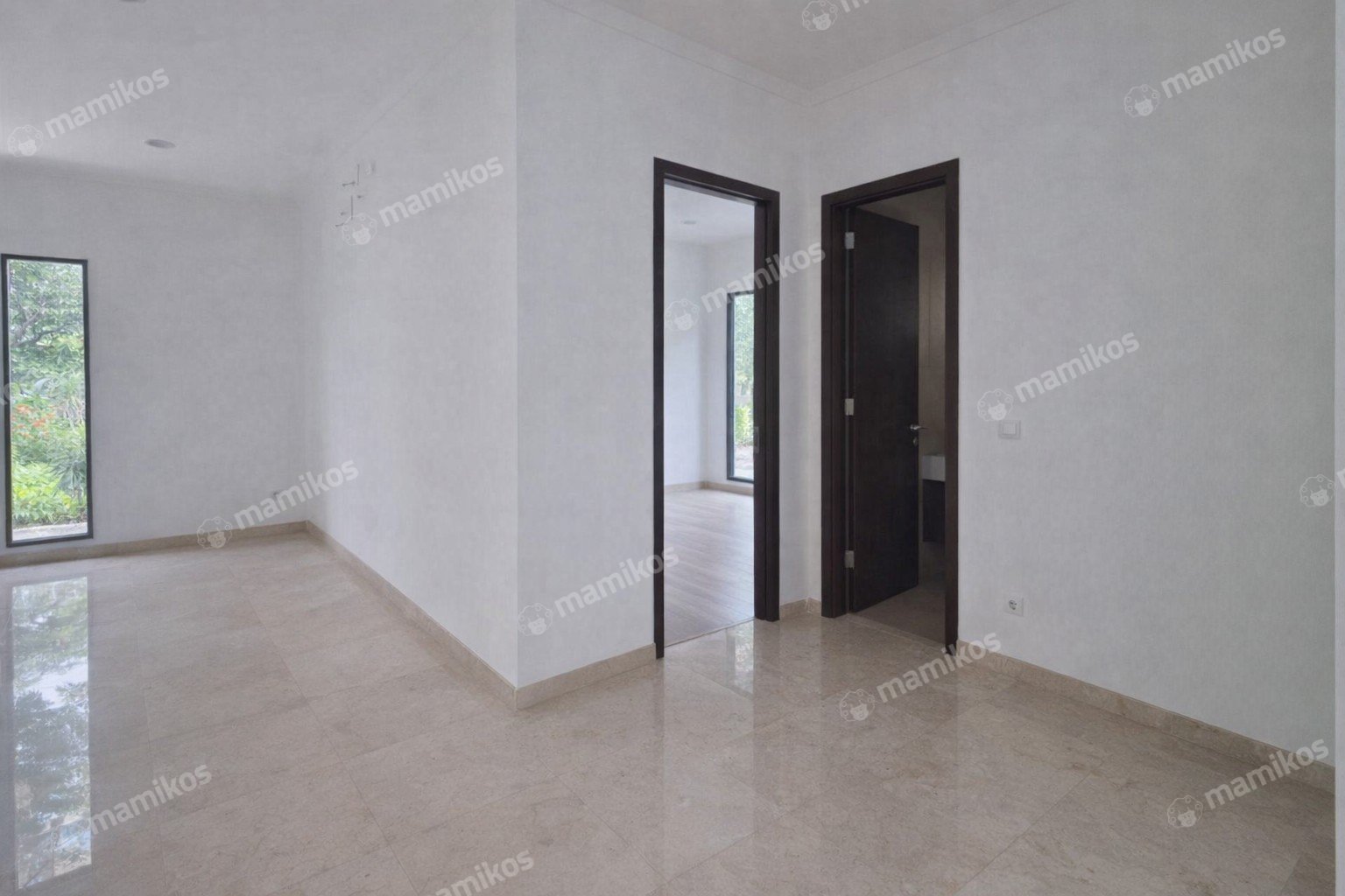 Rumah Sertifikat HGB 4 Kamar Tidur 4 Kamar Mandi Golf Island Jakarta Utara - Photo 2